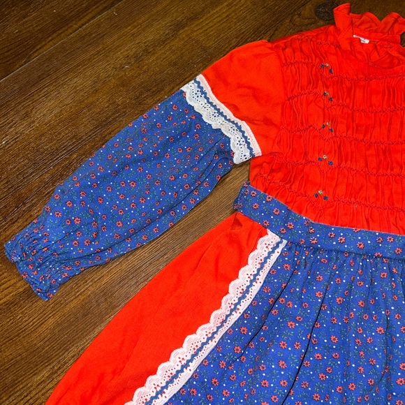 Vintage Toddlers 70s Polly Flinders Hand Smocked Embroidered Apron Dress - Picture 4 of 15